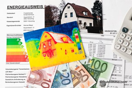 energie sparen. haus mit wärmebild kamera